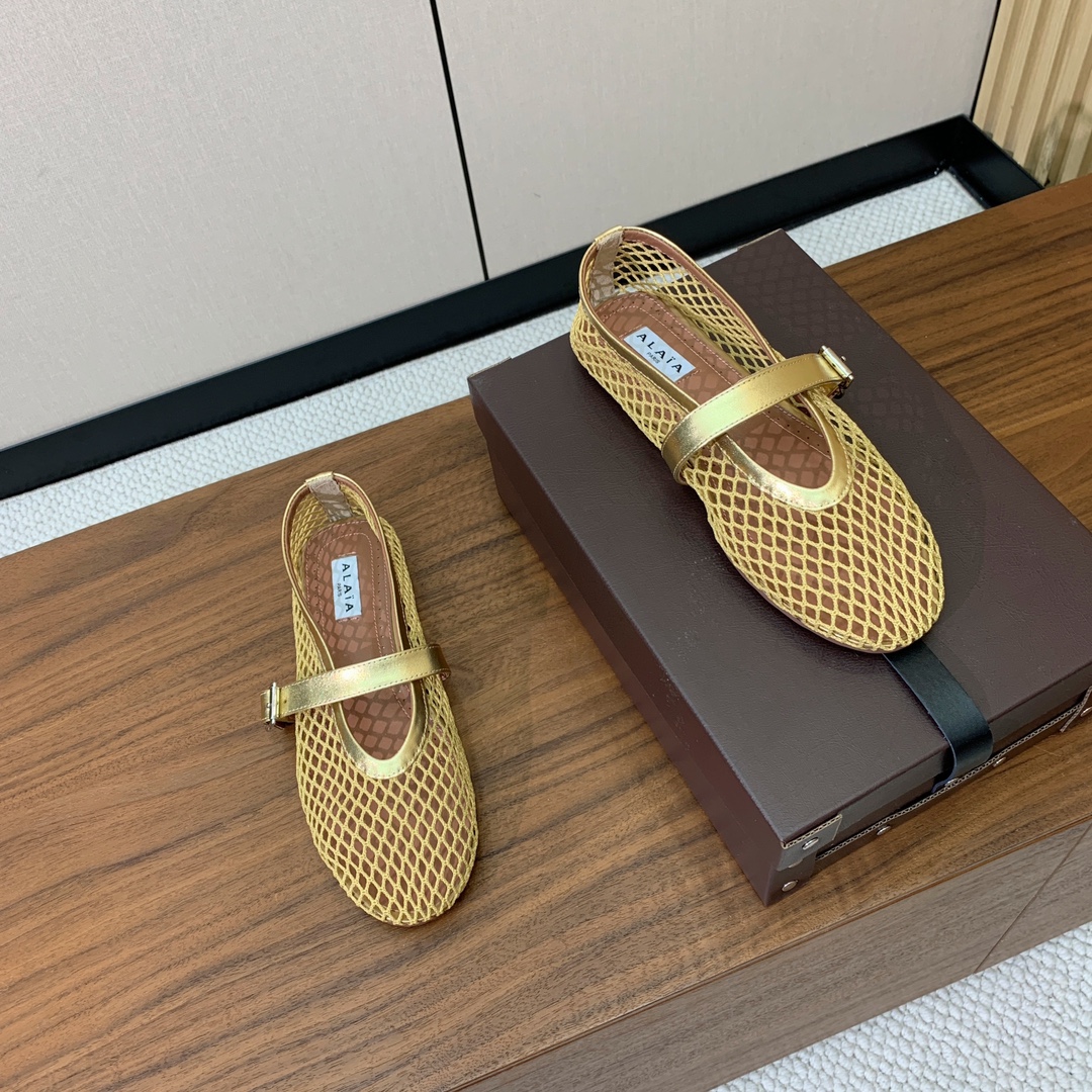 【Alaia】网面芭蕾舞平底鞋。顶级版。超级火，上脚超舒服超美。网面，羊皮垫脚，橡胶底，原版小皮箱。
码