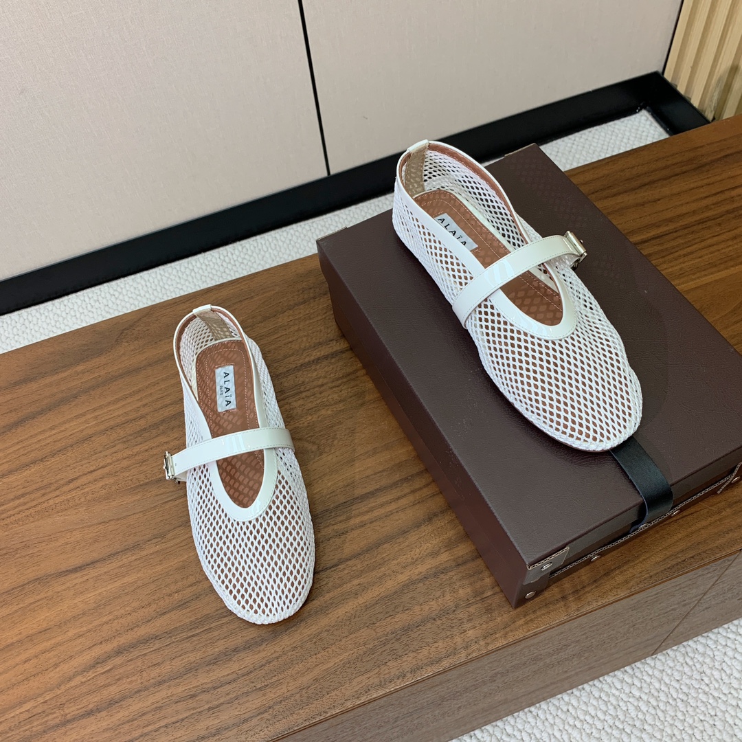 【Alaia】网面芭蕾舞平底鞋。顶级版。超级火，上脚超舒服超美。网面，羊皮垫脚，橡胶底，原版小皮箱。
码