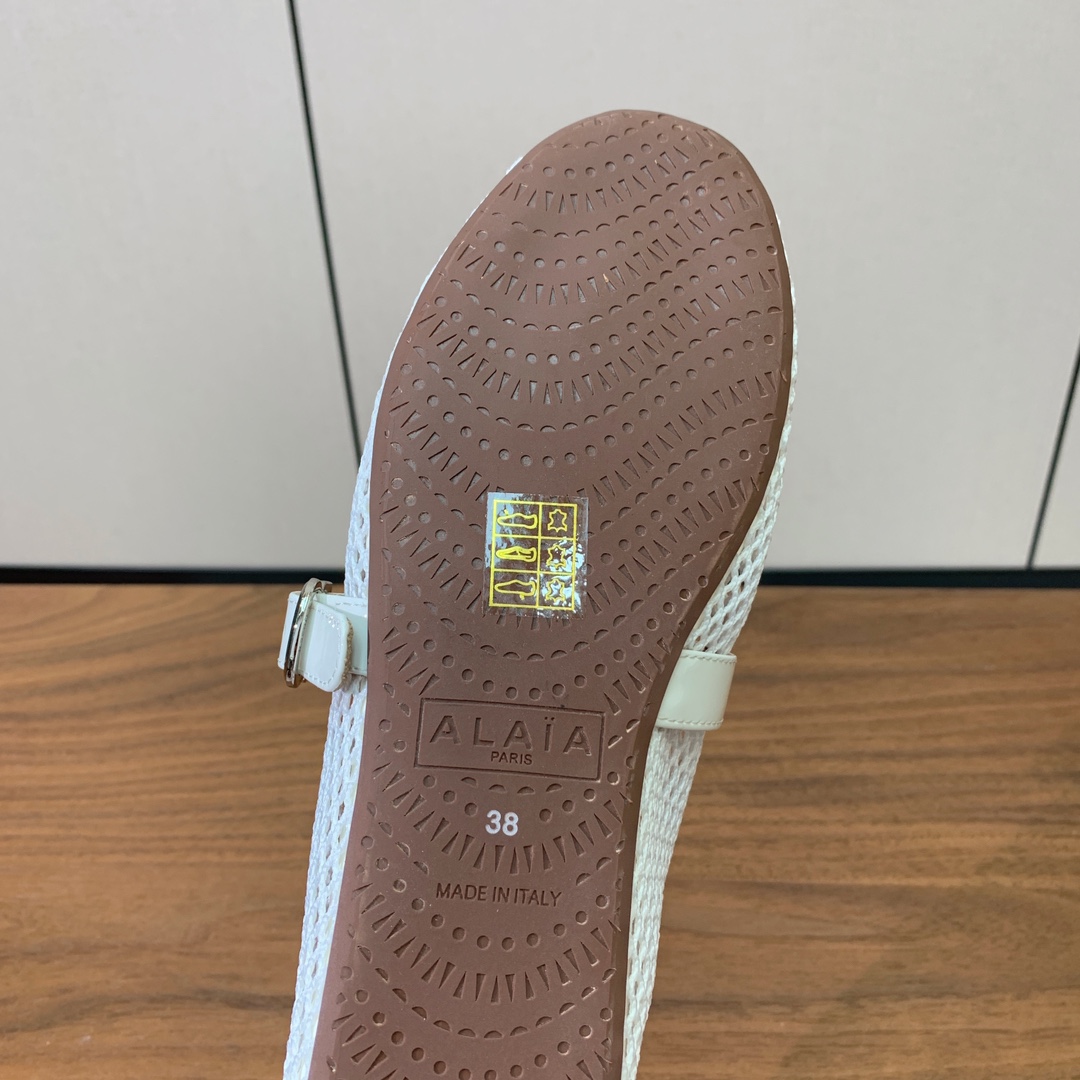 【Alaia】网面芭蕾舞平底鞋。顶级版。超级火，上脚超舒服超美。网面，羊皮垫脚，橡胶底，原版小皮箱。
码