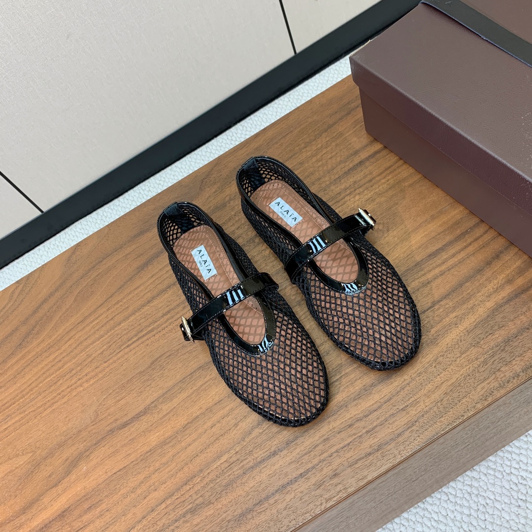 【Alaia】网面芭蕾舞平底鞋。顶级版。超级火，上脚超舒服超美。网面，羊皮垫脚，橡胶底，原版小皮箱。
码