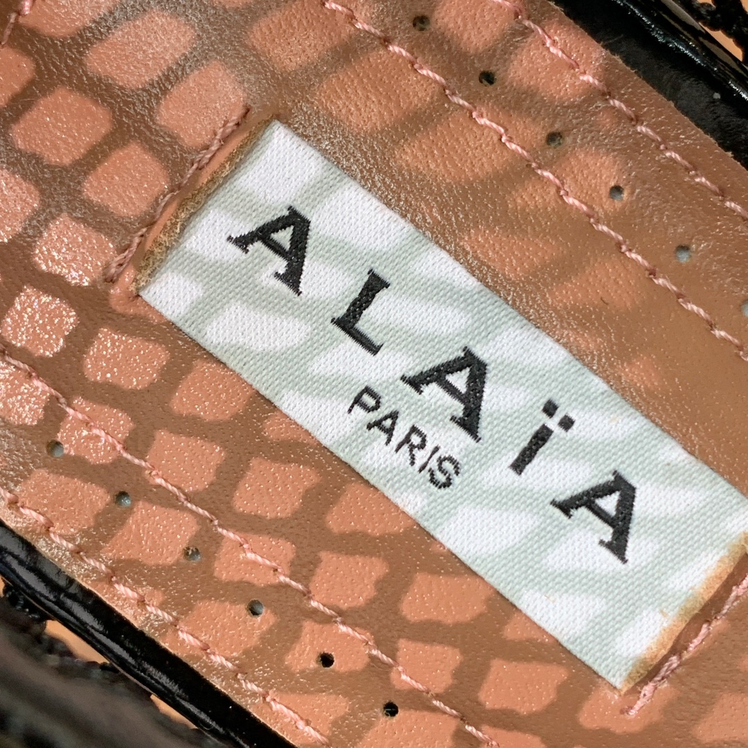 【Alaia】网面芭蕾舞平底鞋。顶级版。超级火，上脚超舒服超美。网面，羊皮垫脚，橡胶底，原版小皮箱。
码