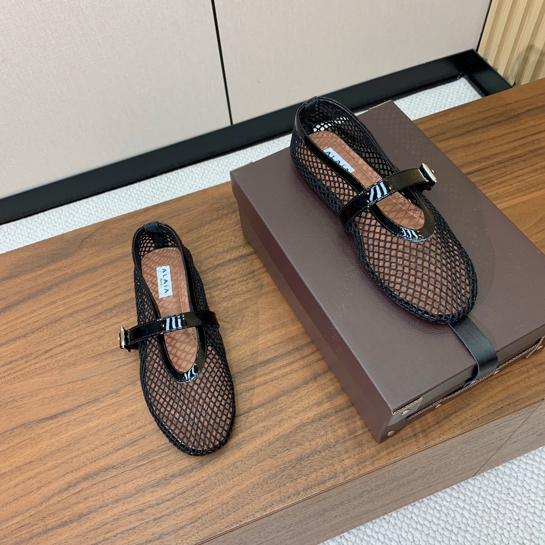 【Alaia】网面芭蕾舞平底鞋。顶级版。超级火，上脚超舒服超美。网面，羊皮垫脚，橡胶底，原版小皮箱。
码