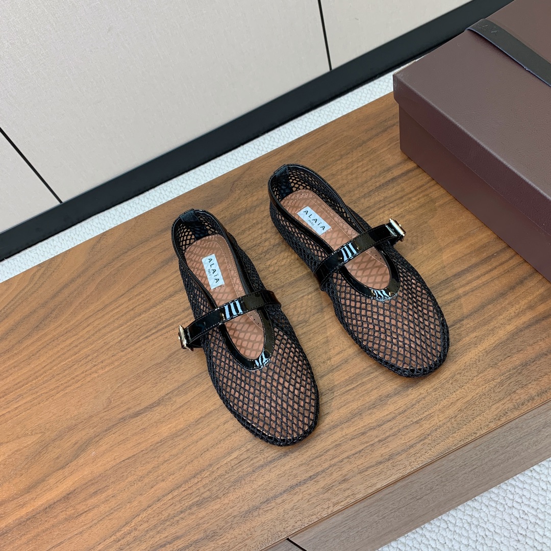 【Alaia】网面芭蕾舞平底鞋。顶级版。超级火，上脚超舒服超美。网面，羊皮垫脚，橡胶底，原版小皮箱。
码