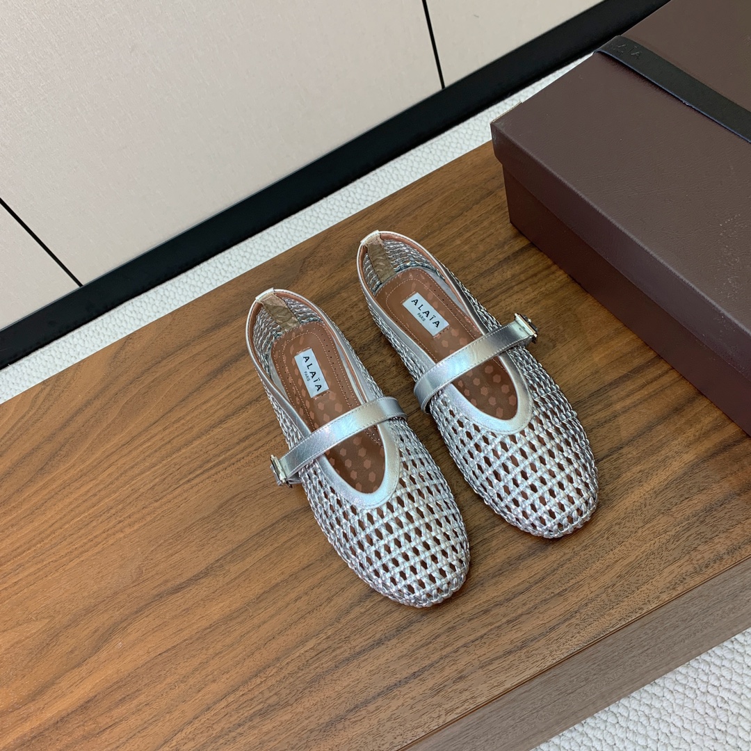 【Alaia】编织芭蕾舞平底鞋。顶级版。超级火，上脚超舒服超美。网面，羊皮垫脚，橡胶底，原版小皮箱。
码