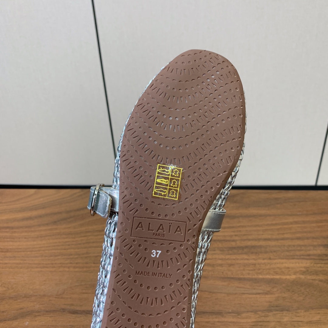 【Alaia】编织芭蕾舞平底鞋。顶级版。超级火，上脚超舒服超美。网面，羊皮垫脚，橡胶底，原版小皮箱。
码