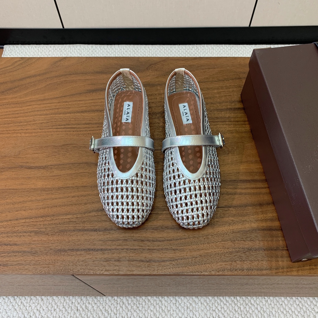 【Alaia】编织芭蕾舞平底鞋。顶级版。超级火，上脚超舒服超美。网面，羊皮垫脚，橡胶底，原版小皮箱。
码