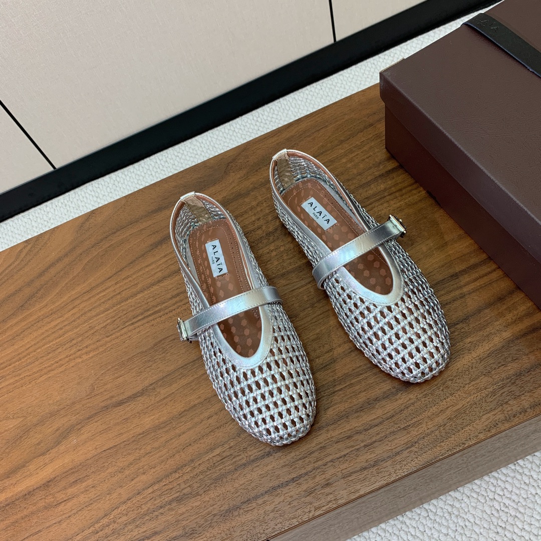 【Alaia】编织芭蕾舞平底鞋。顶级版。超级火，上脚超舒服超美。网面，羊皮垫脚，橡胶底，原版小皮箱。
码