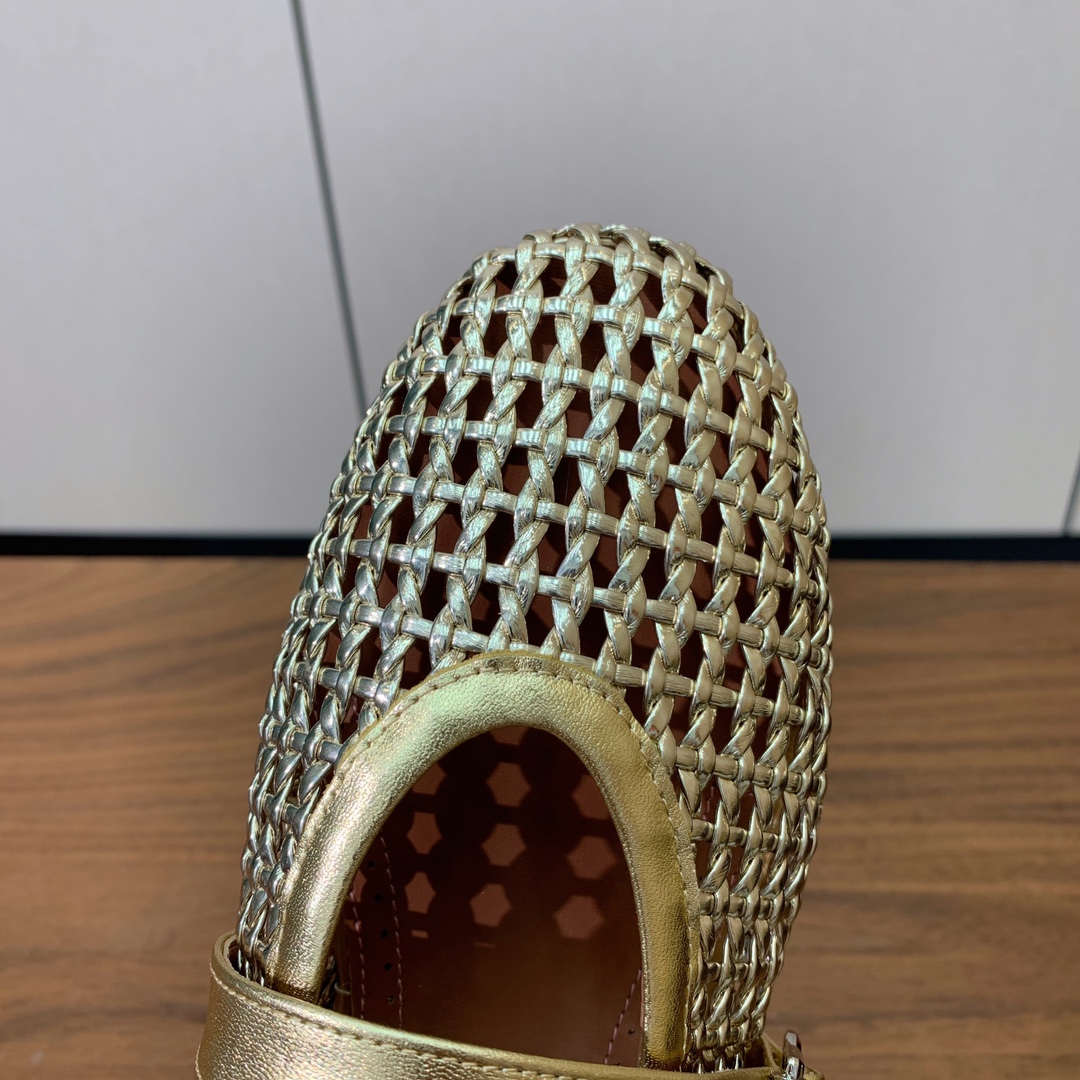 【Alaia】编织芭蕾舞平底鞋。顶级版。超级火，上脚超舒服超美。网面，羊皮垫脚，橡胶底，原版小皮箱。
码