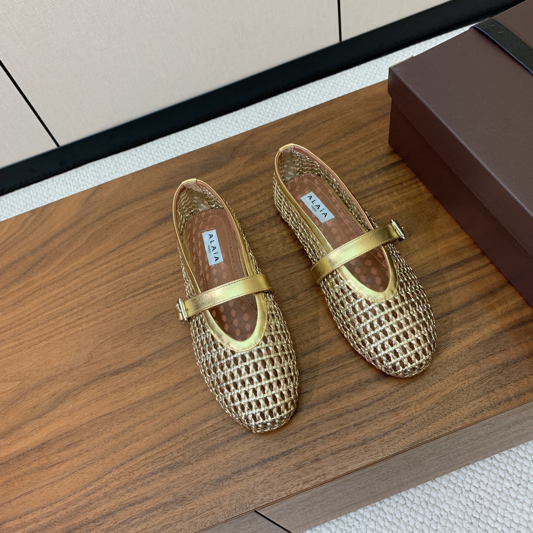 【Alaia】编织芭蕾舞平底鞋。顶级版。超级火，上脚超舒服超美。网面，羊皮垫脚，橡胶底，原版小皮箱。
码