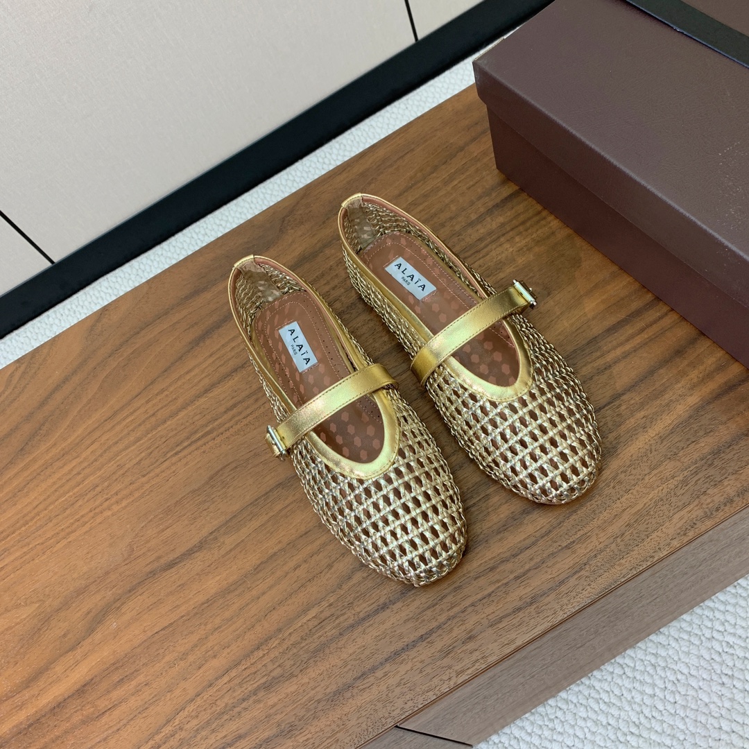 【Alaia】编织芭蕾舞平底鞋。顶级版。超级火，上脚超舒服超美。网面，羊皮垫脚，橡胶底，原版小皮箱。
码