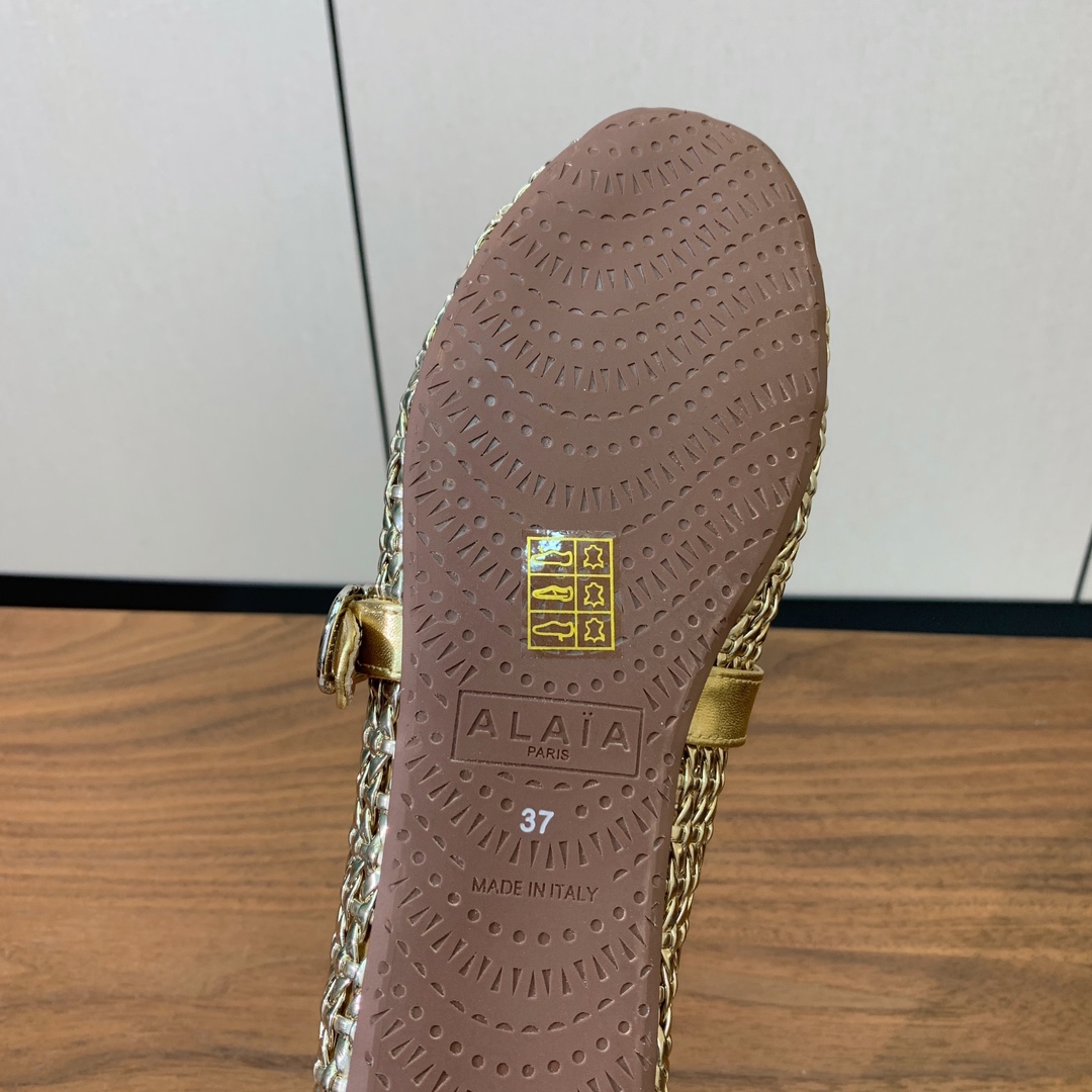 【Alaia】编织芭蕾舞平底鞋。顶级版。超级火，上脚超舒服超美。网面，羊皮垫脚，橡胶底，原版小皮箱。
码