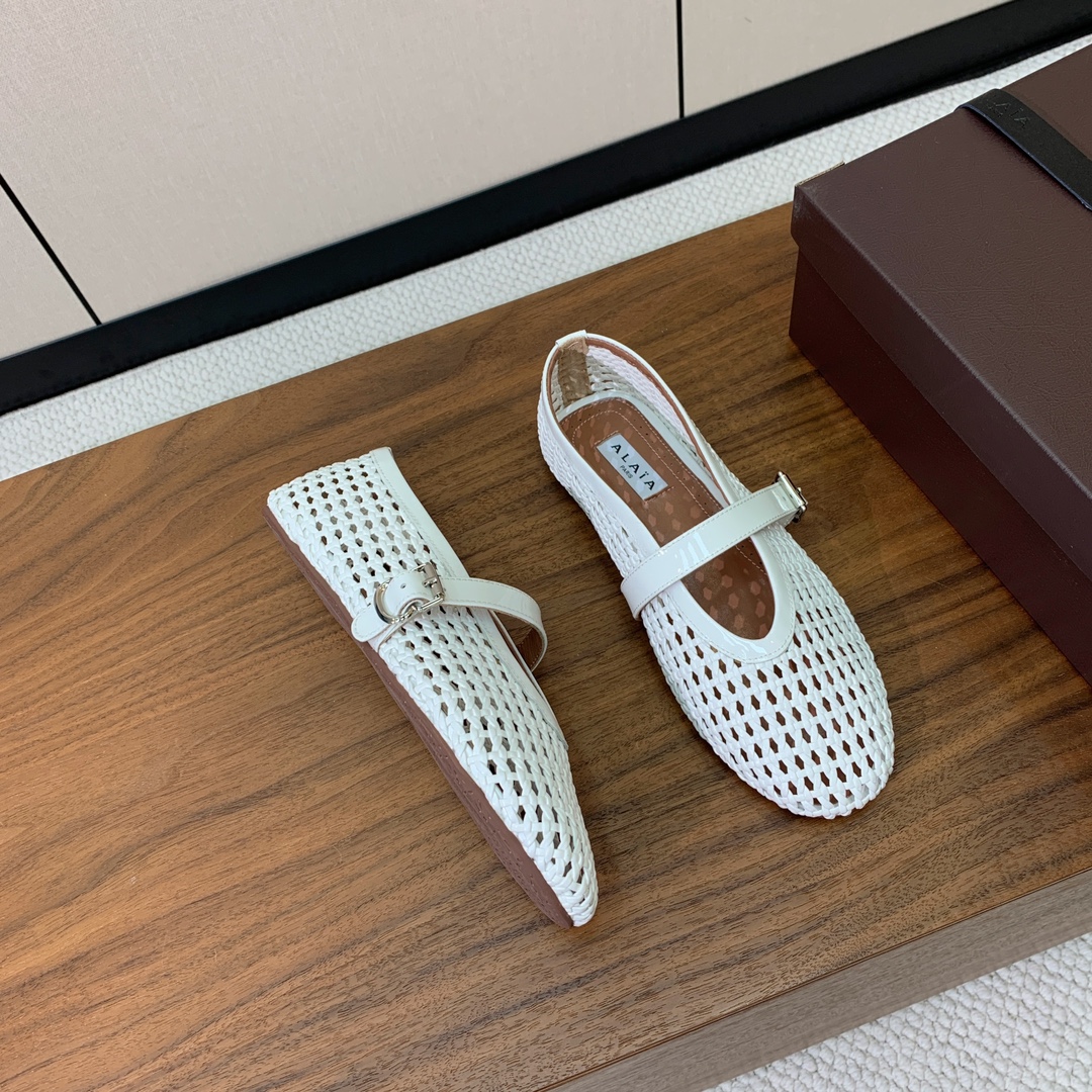 【Alaia】编织芭蕾舞平底鞋。顶级版。超级火，上脚超舒服超美。网面，羊皮垫脚，橡胶底，原版小皮箱。
码