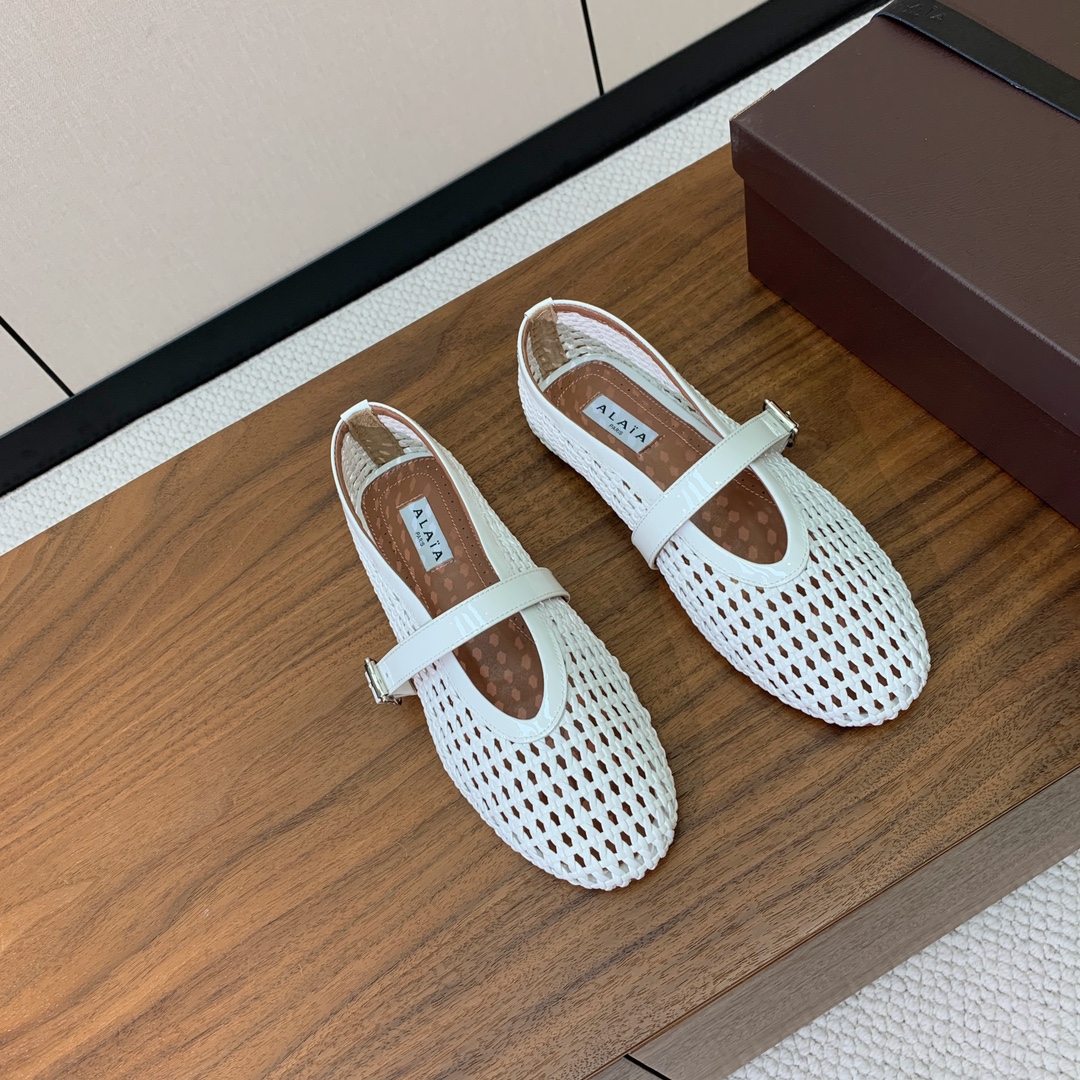【Alaia】编织芭蕾舞平底鞋。顶级版。超级火，上脚超舒服超美。网面，羊皮垫脚，橡胶底，原版小皮箱。
码