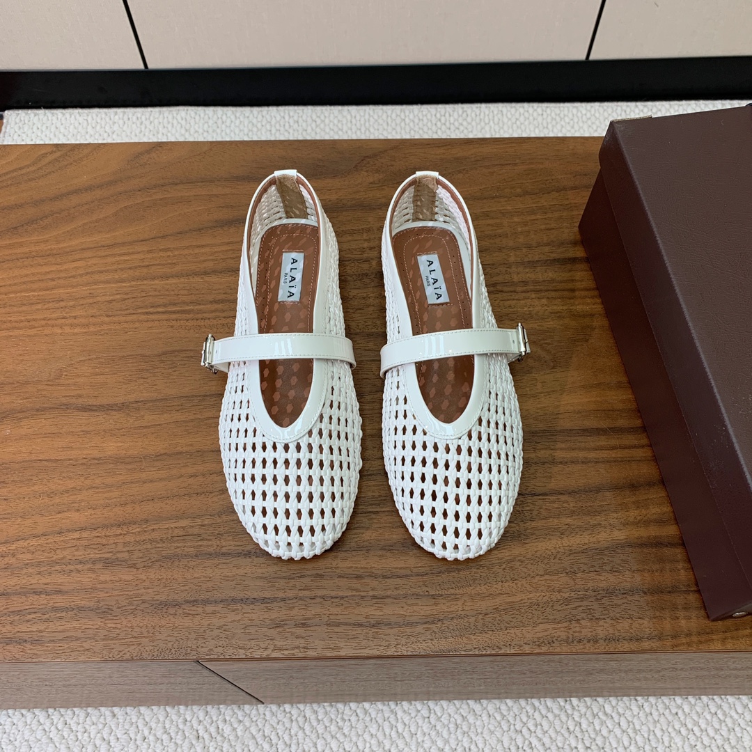 【Alaia】编织芭蕾舞平底鞋。顶级版。超级火，上脚超舒服超美。网面，羊皮垫脚，橡胶底，原版小皮箱。
码