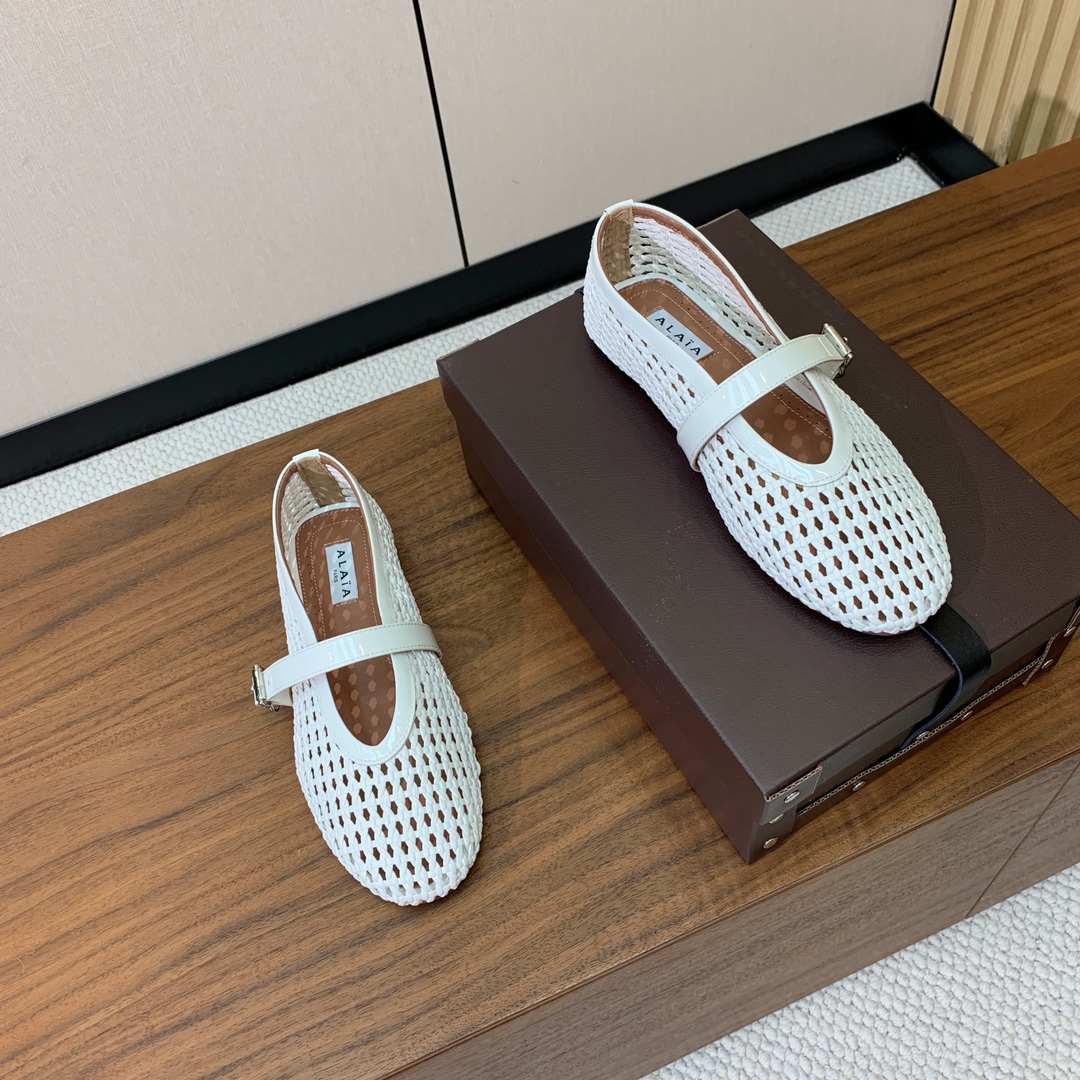 【Alaia】编织芭蕾舞平底鞋。顶级版。超级火，上脚超舒服超美。网面，羊皮垫脚，橡胶底，原版小皮箱。
码