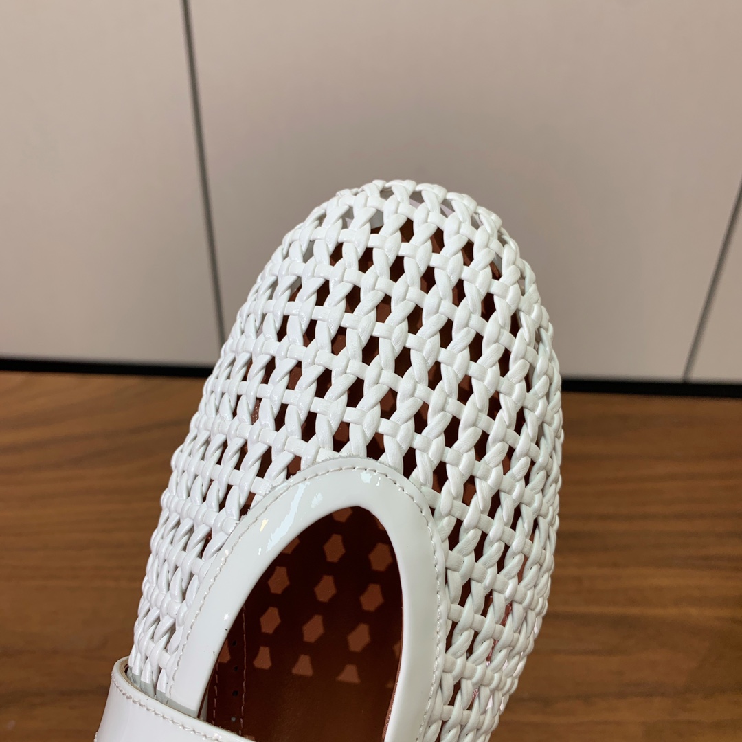 【Alaia】编织芭蕾舞平底鞋。顶级版。超级火，上脚超舒服超美。网面，羊皮垫脚，橡胶底，原版小皮箱。
码