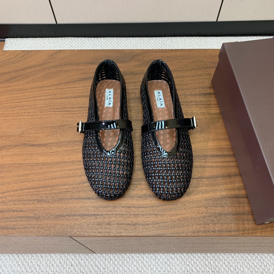 【Alaia】编织芭蕾舞平底鞋。顶级版。超级火，上脚超舒服超美。网面，羊皮垫脚，橡胶底，原版小皮箱。
码