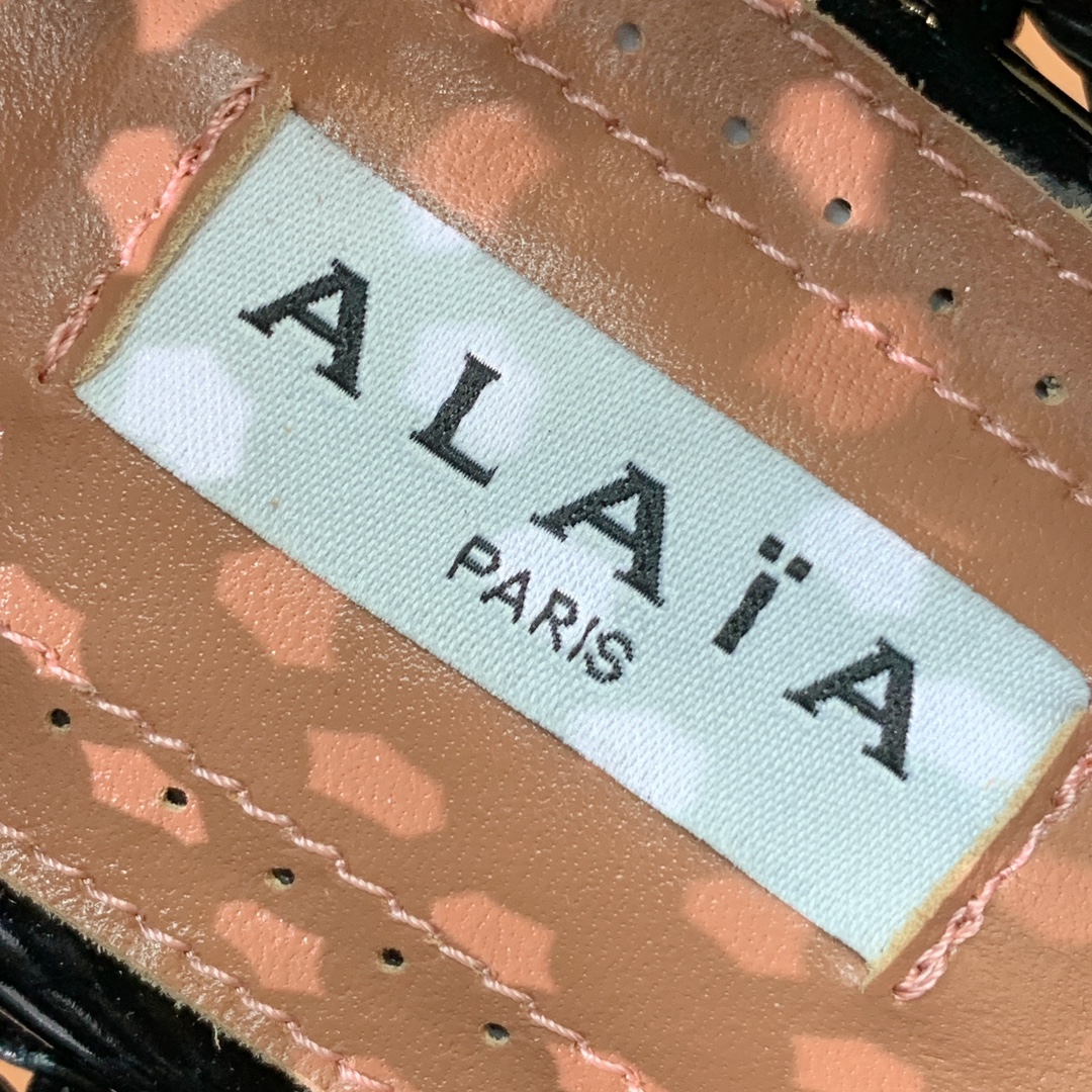 【Alaia】编织芭蕾舞平底鞋。顶级版。超级火，上脚超舒服超美。网面，羊皮垫脚，橡胶底，原版小皮箱。
码