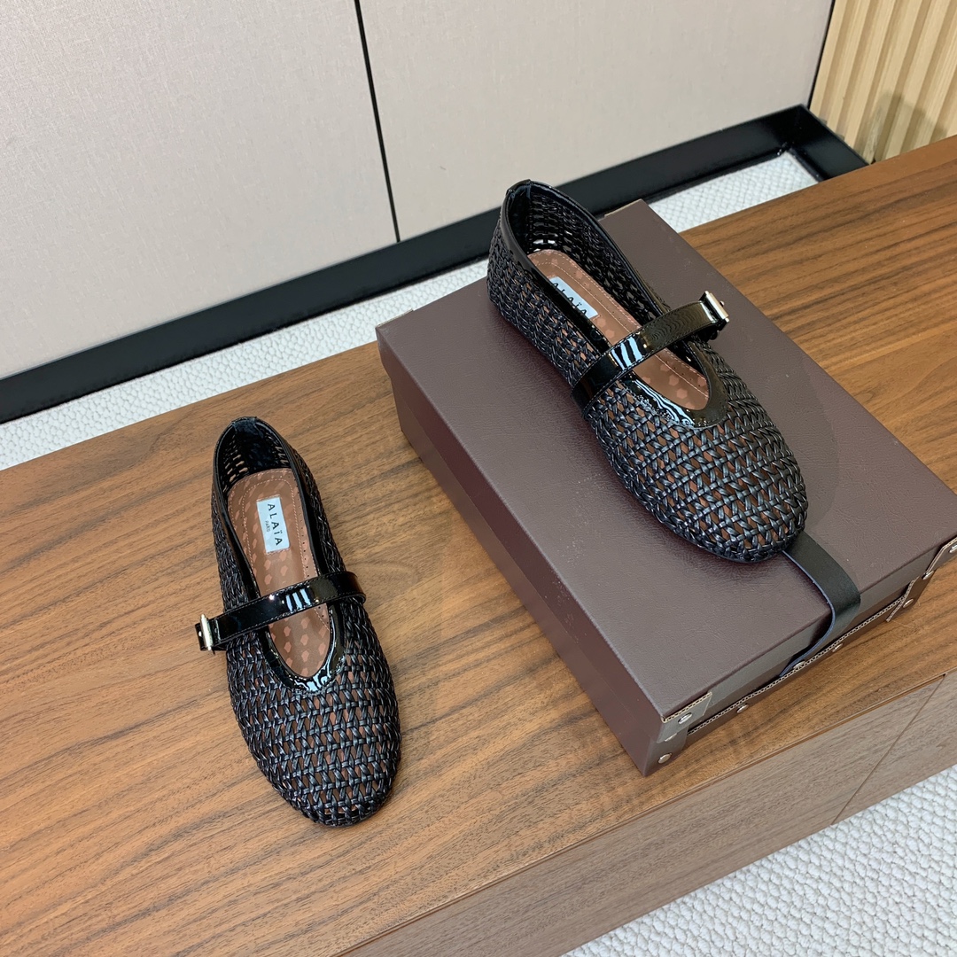 【Alaia】编织芭蕾舞平底鞋。顶级版。超级火，上脚超舒服超美。网面，羊皮垫脚，橡胶底，原版小皮箱。
码