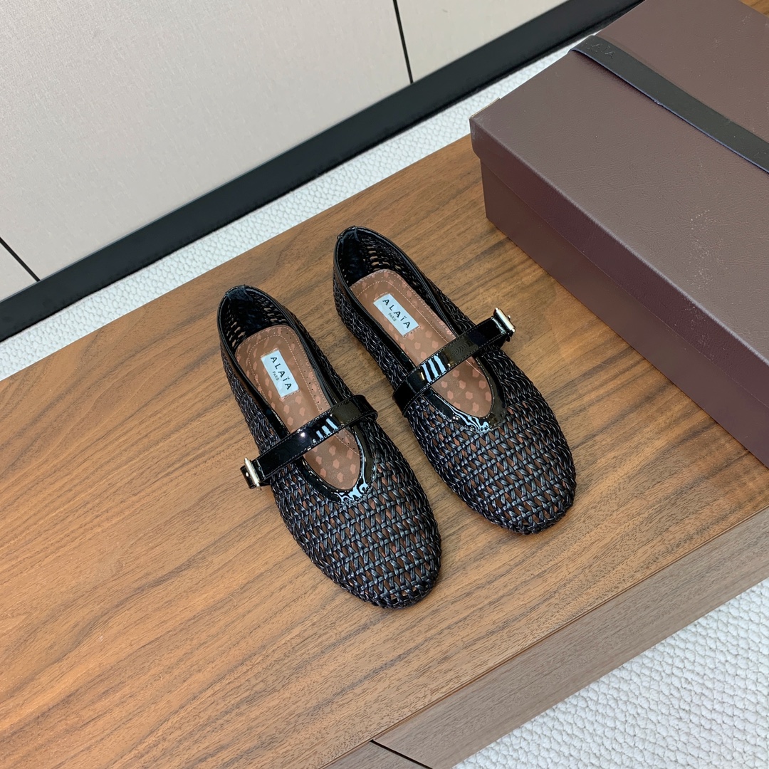 【Alaia】编织芭蕾舞平底鞋。顶级版。超级火，上脚超舒服超美。网面，羊皮垫脚，橡胶底，原版小皮箱。
码