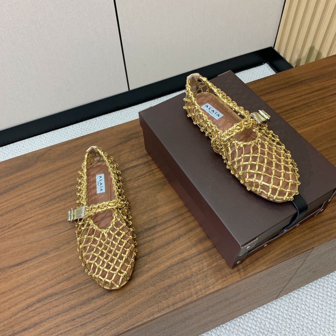 【Alaia】粗网芭蕾舞平底鞋。顶级版。超级火，上脚超舒服超美。网面，羊皮垫脚，橡胶底，原版小皮箱。
码