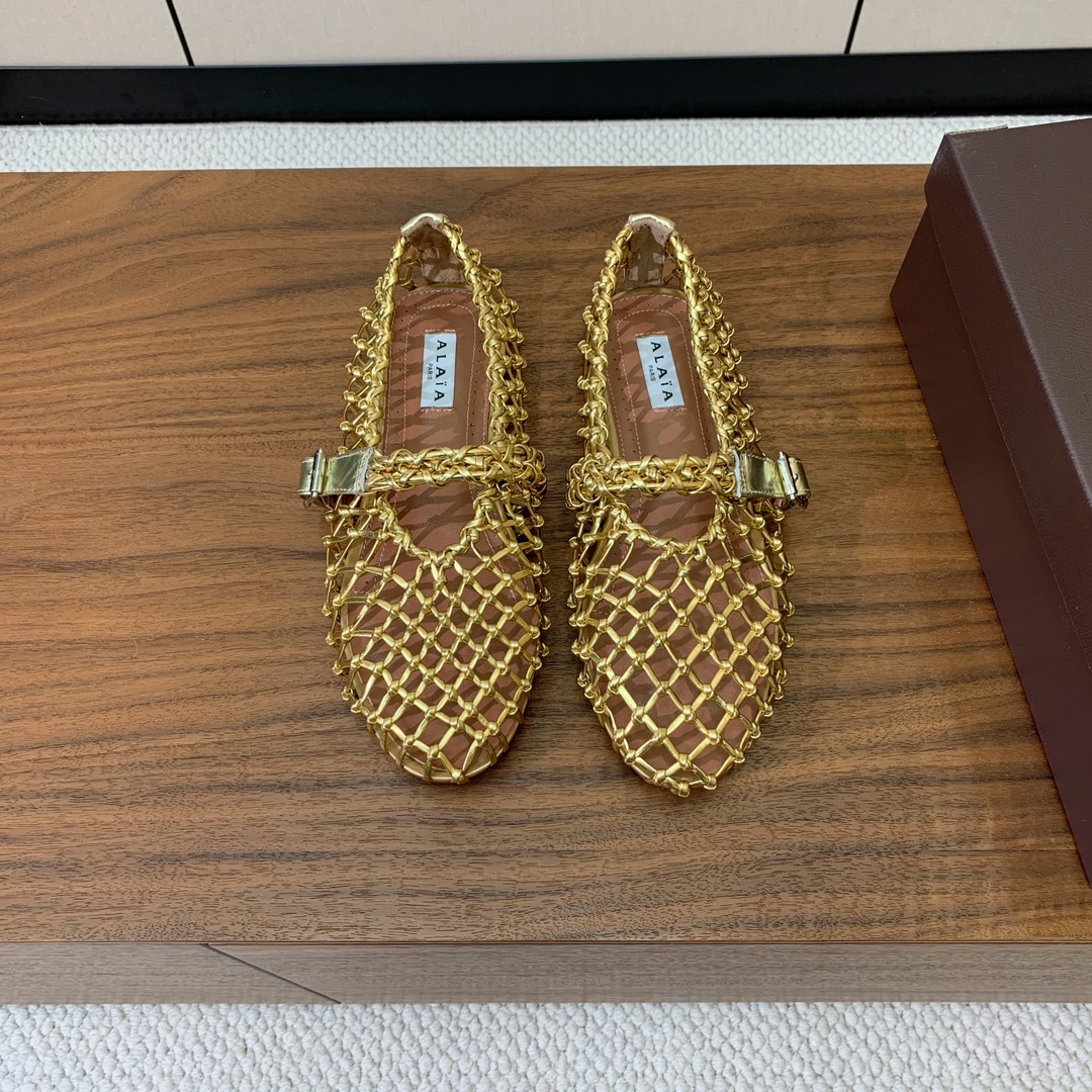 【Alaia】粗网芭蕾舞平底鞋。顶级版。超级火，上脚超舒服超美。网面，羊皮垫脚，橡胶底，原版小皮箱。
码