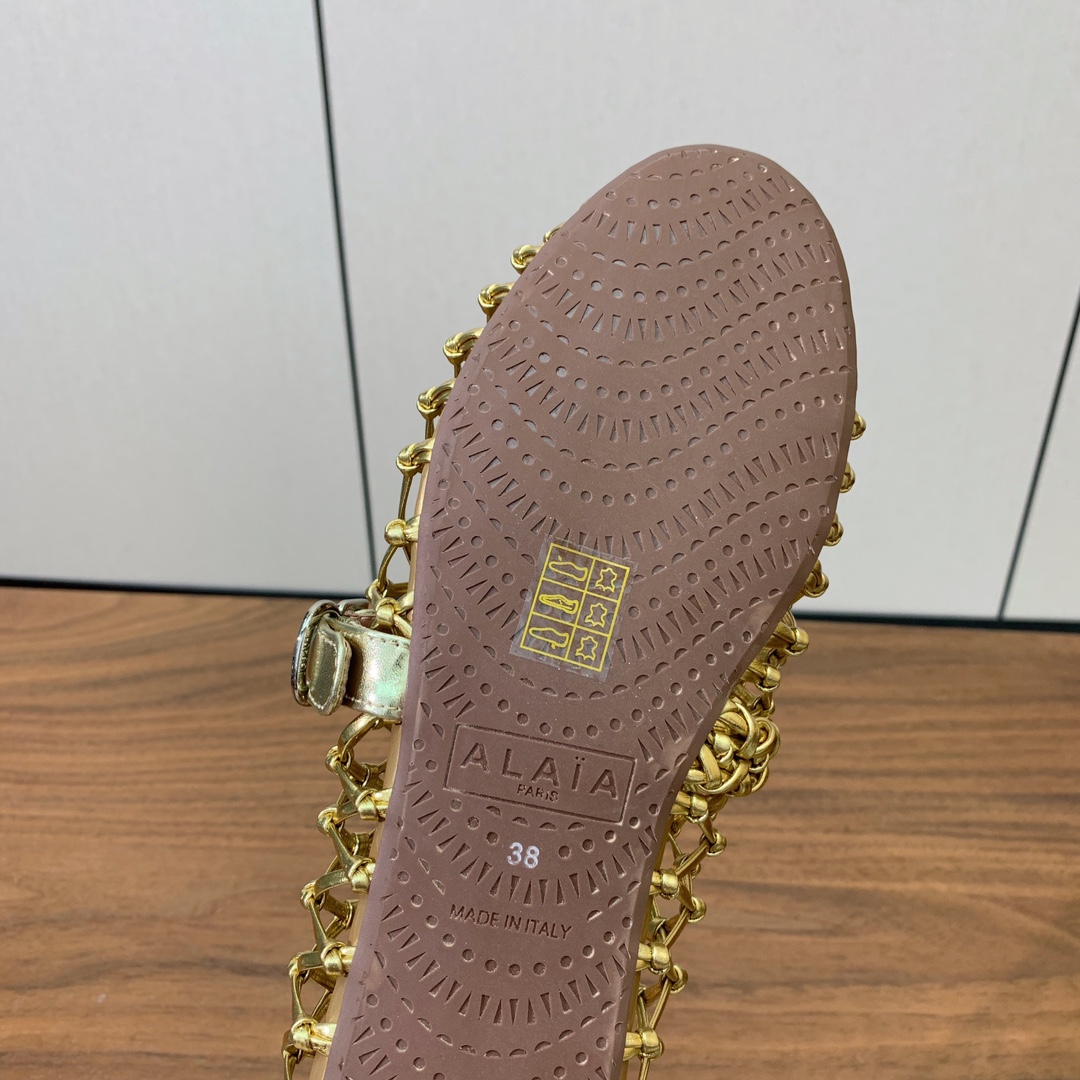 【Alaia】粗网芭蕾舞平底鞋。顶级版。超级火，上脚超舒服超美。网面，羊皮垫脚，橡胶底，原版小皮箱。
码