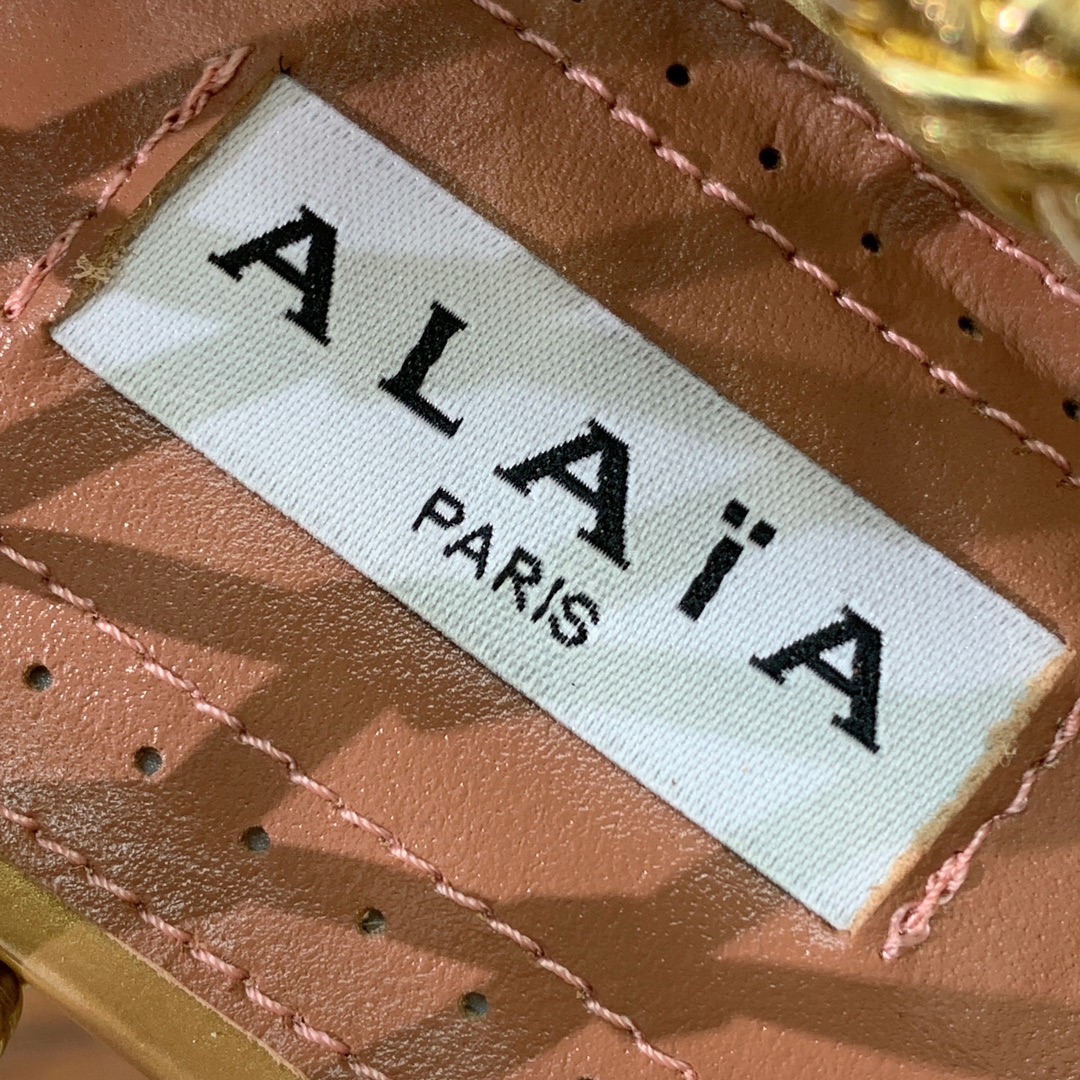 【Alaia】粗网芭蕾舞平底鞋。顶级版。超级火，上脚超舒服超美。网面，羊皮垫脚，橡胶底，原版小皮箱。
码