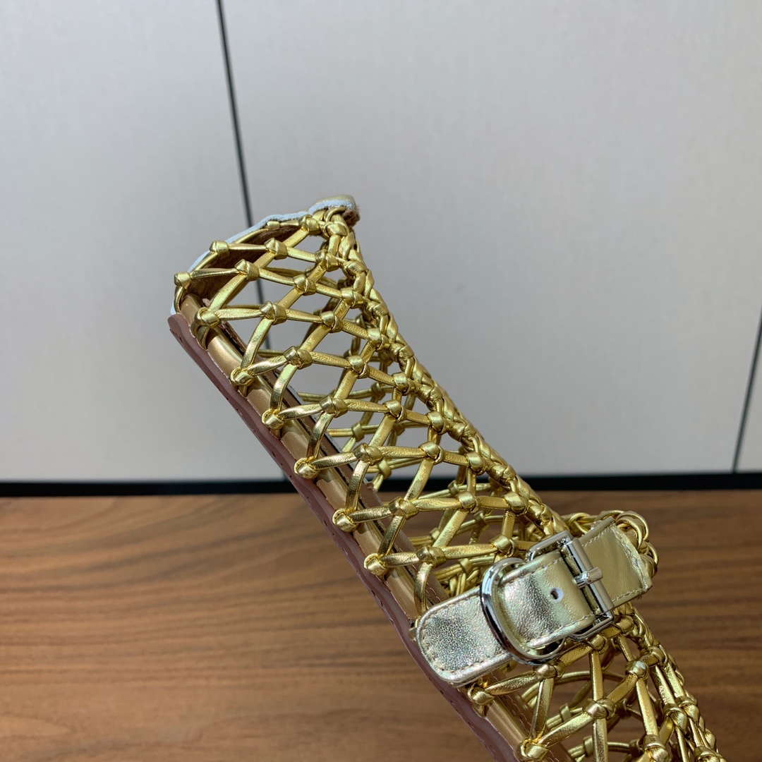 【Alaia】粗网芭蕾舞平底鞋。顶级版。超级火，上脚超舒服超美。网面，羊皮垫脚，橡胶底，原版小皮箱。
码