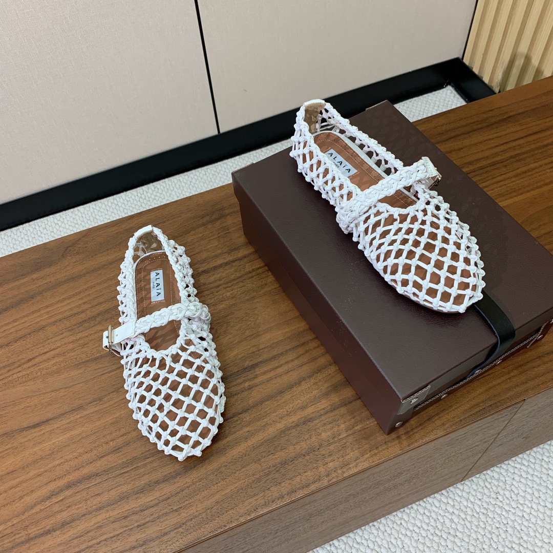 【Alaia】粗网芭蕾舞平底鞋。顶级版。超级火，上脚超舒服超美。网面，羊皮垫脚，橡胶底，原版小皮箱。
码