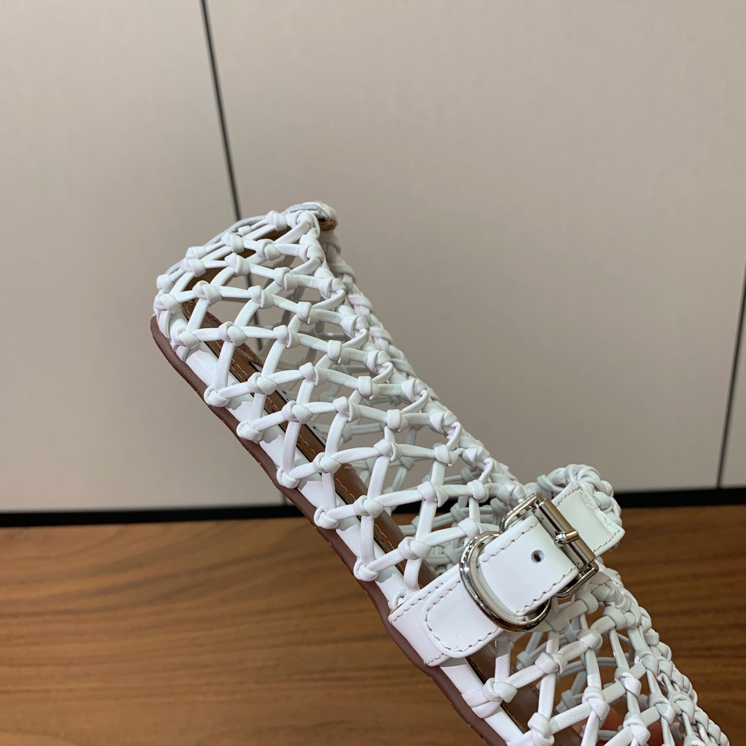 【Alaia】粗网芭蕾舞平底鞋。顶级版。超级火，上脚超舒服超美。网面，羊皮垫脚，橡胶底，原版小皮箱。
码