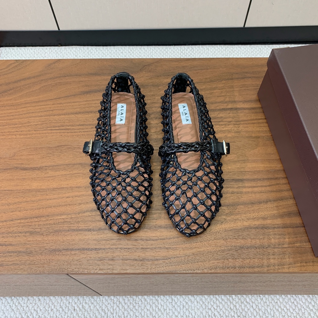 【Alaia】粗网芭蕾舞平底鞋。顶级版。超级火，上脚超舒服超美。网面，羊皮垫脚，橡胶底，原版小皮箱。
码