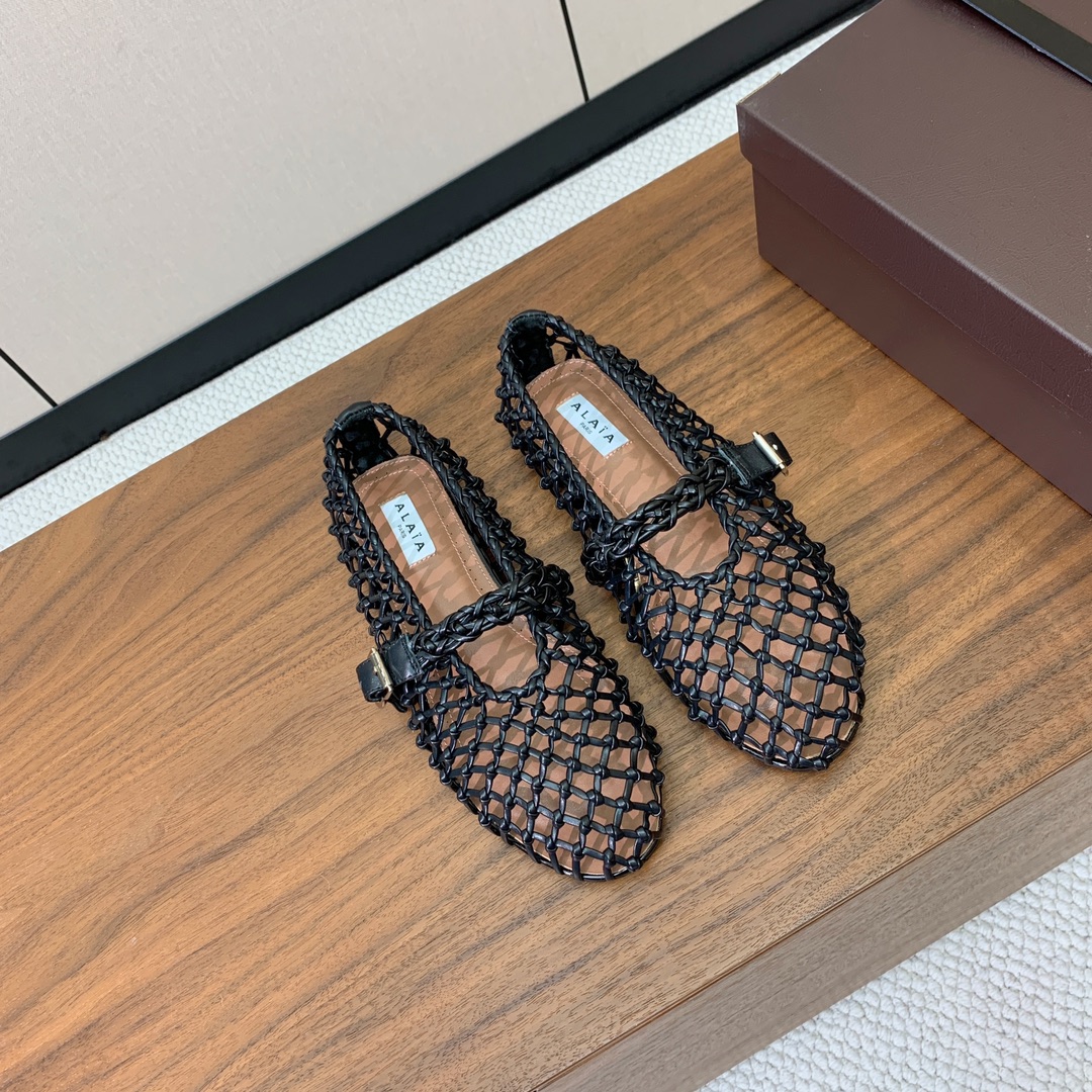 【Alaia】粗网芭蕾舞平底鞋。顶级版。超级火，上脚超舒服超美。网面，羊皮垫脚，橡胶底，原版小皮箱。
码