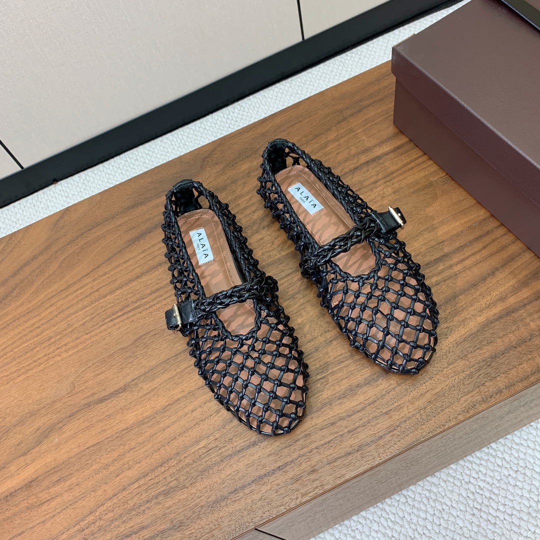 【Alaia】粗网芭蕾舞平底鞋。顶级版。超级火，上脚超舒服超美。网面，羊皮垫脚，橡胶底，原版小皮箱。
码