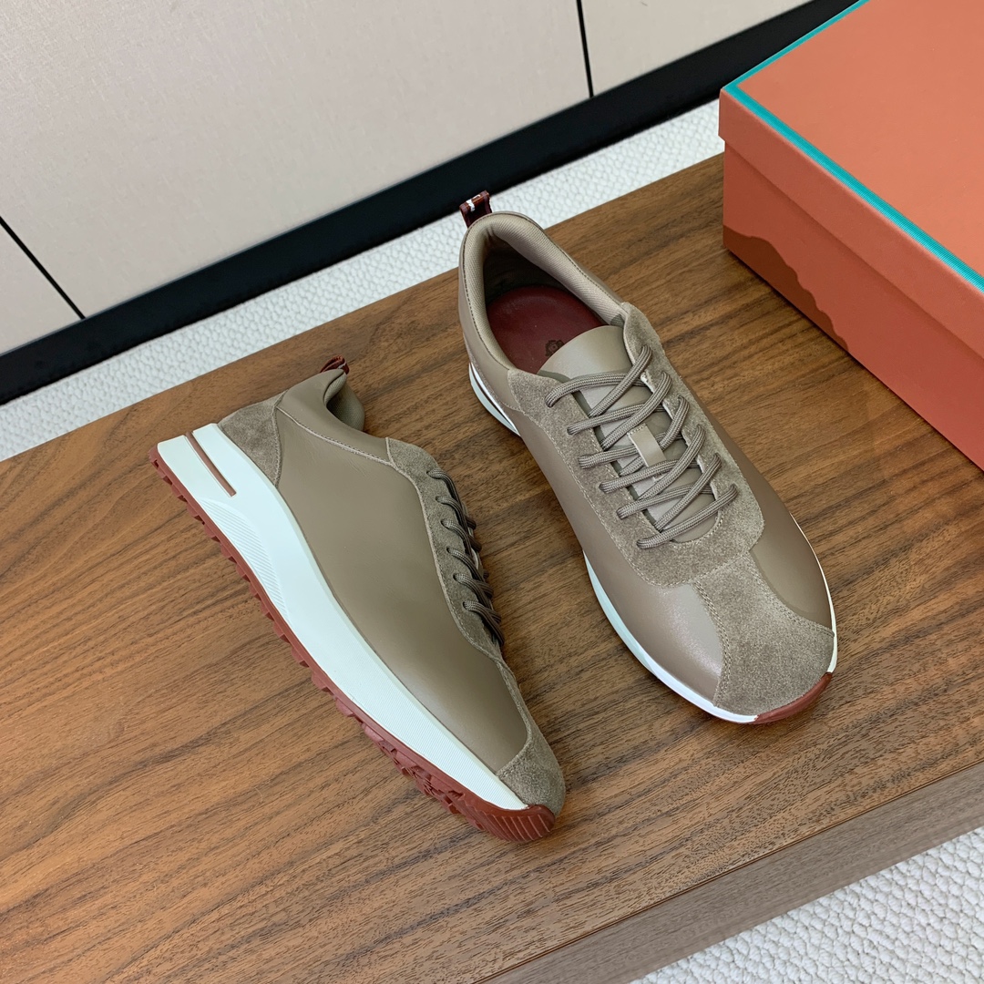 【Loro Piana】情侣款休闲运动鞋。简约时尚，鞋面采用牛反绒拼皮。羊皮垫脚。定制橡胶底。
码数：女