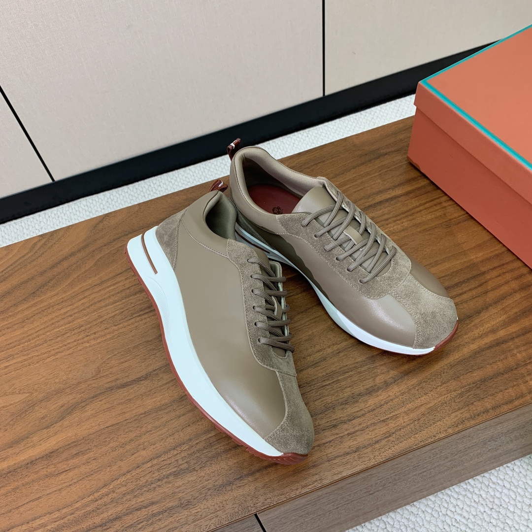 【Loro Piana】情侣款休闲运动鞋。简约时尚，鞋面采用牛反绒拼皮。羊皮垫脚。定制橡胶底。
码数：女