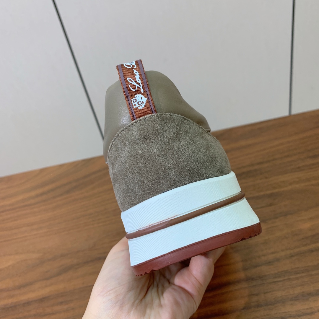 【Loro Piana】情侣款休闲运动鞋。简约时尚，鞋面采用牛反绒拼皮。羊皮垫脚。定制橡胶底。
码数：女