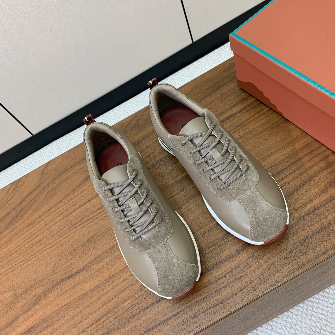 【Loro Piana】情侣款休闲运动鞋。简约时尚，鞋面采用牛反绒拼皮。羊皮垫脚。定制橡胶底。
码数：女