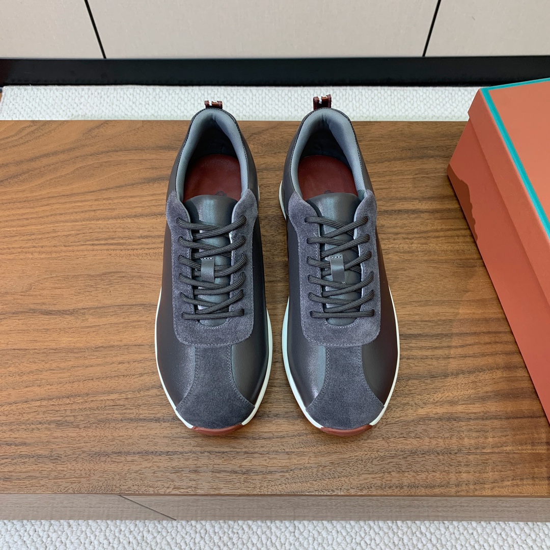 【Loro Piana】情侣款休闲运动鞋。简约时尚，鞋面采用牛反绒拼皮。羊皮垫脚。定制橡胶底。
码数：女