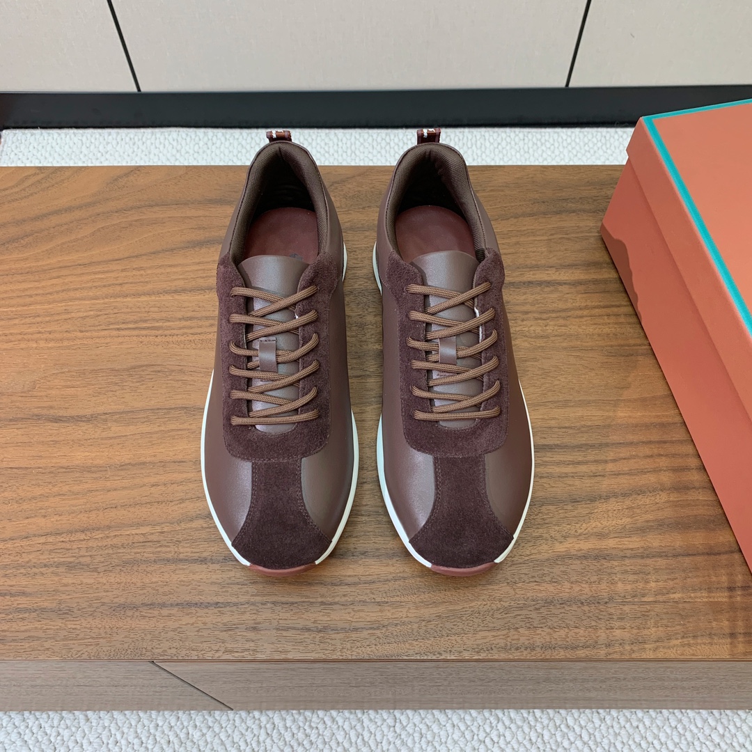 【Loro Piana】情侣款休闲运动鞋。简约时尚，鞋面采用牛反绒拼皮。羊皮垫脚。定制橡胶底。
码数：女
