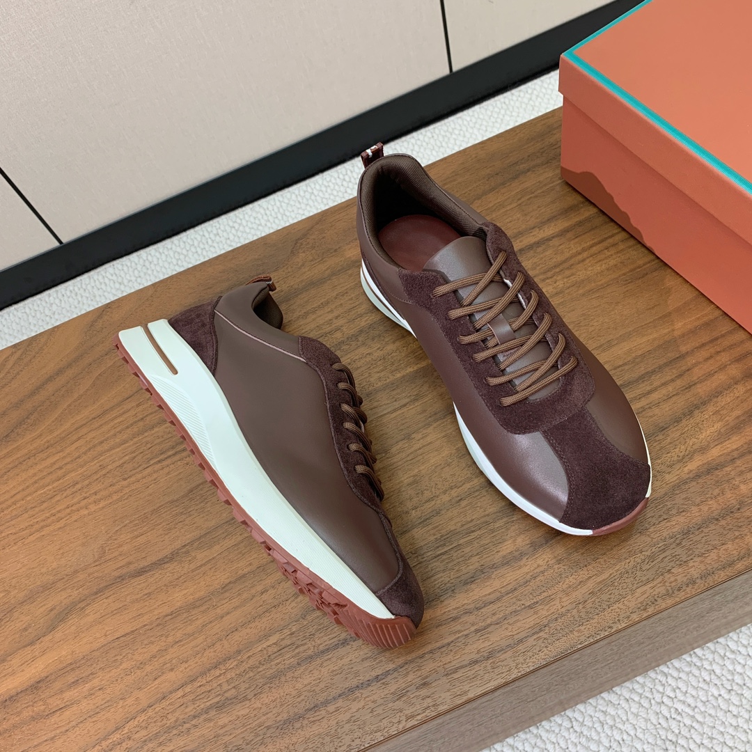 【Loro Piana】情侣款休闲运动鞋。简约时尚，鞋面采用牛反绒拼皮。羊皮垫脚。定制橡胶底。
码数：女