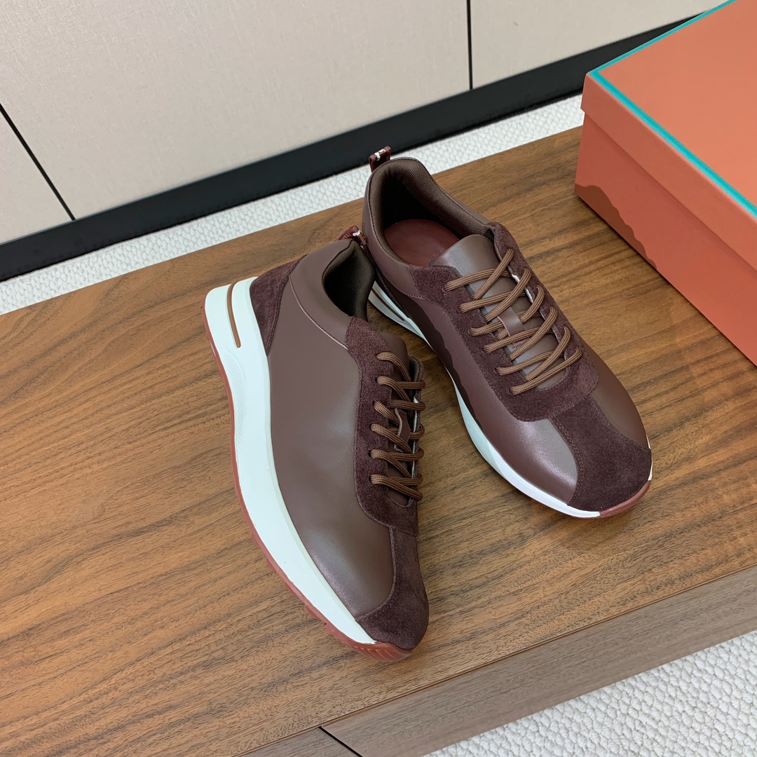 【Loro Piana】情侣款休闲运动鞋。简约时尚，鞋面采用牛反绒拼皮。羊皮垫脚。定制橡胶底。
码数：女