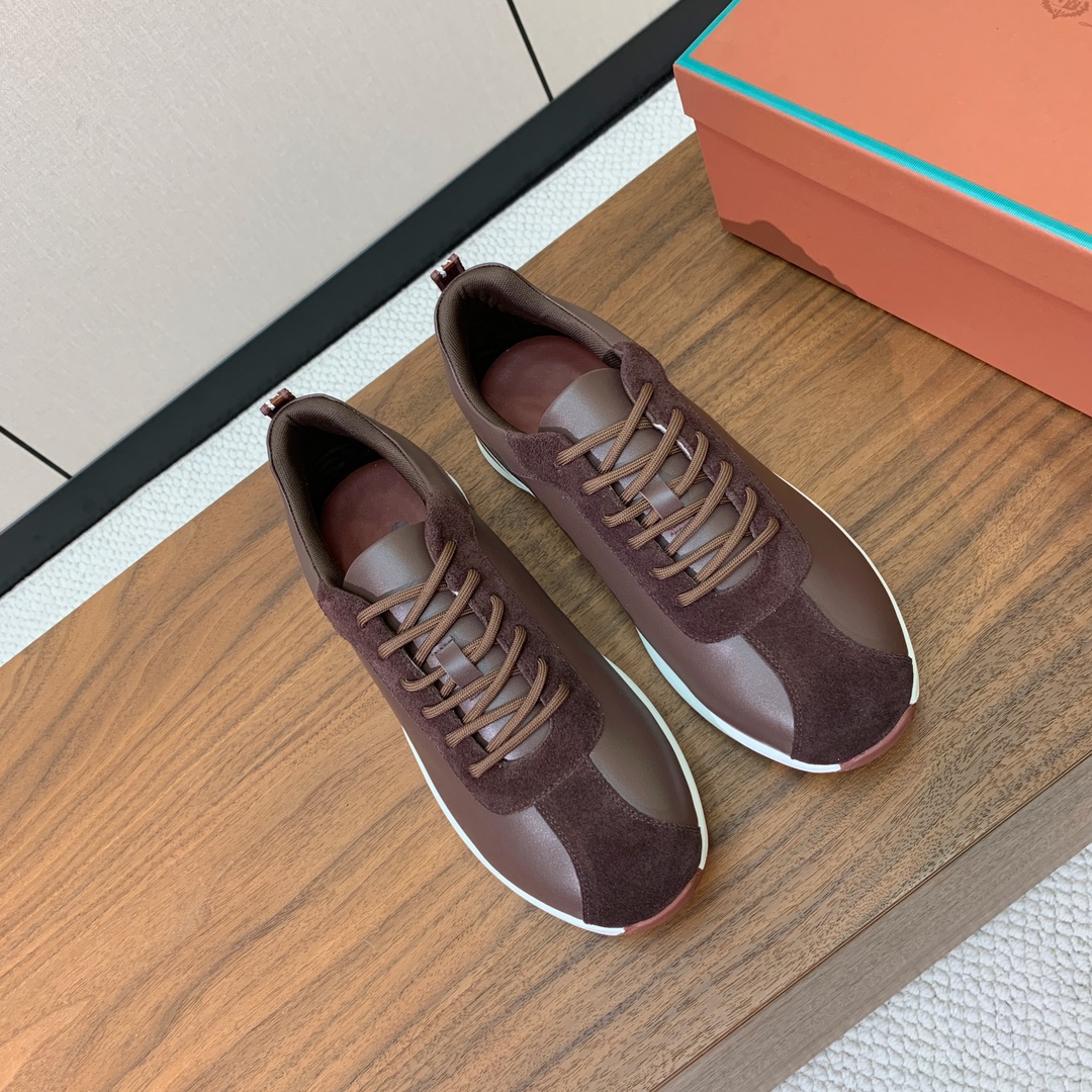 【Loro Piana】情侣款休闲运动鞋。简约时尚，鞋面采用牛反绒拼皮。羊皮垫脚。定制橡胶底。
码数：女