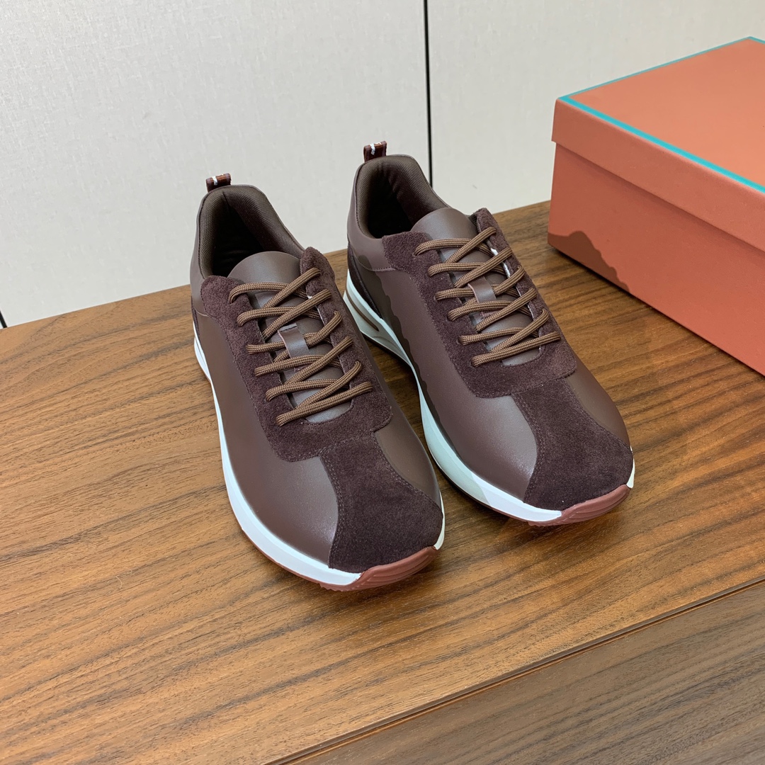 【Loro Piana】情侣款休闲运动鞋。简约时尚，鞋面采用牛反绒拼皮。羊皮垫脚。定制橡胶底。
码数：女