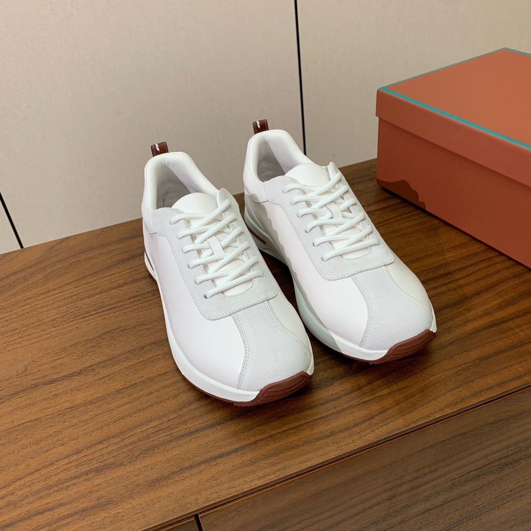 【Loro Piana】情侣款休闲运动鞋。简约时尚，鞋面采用牛反绒拼皮。羊皮垫脚。定制橡胶底。
码数：女