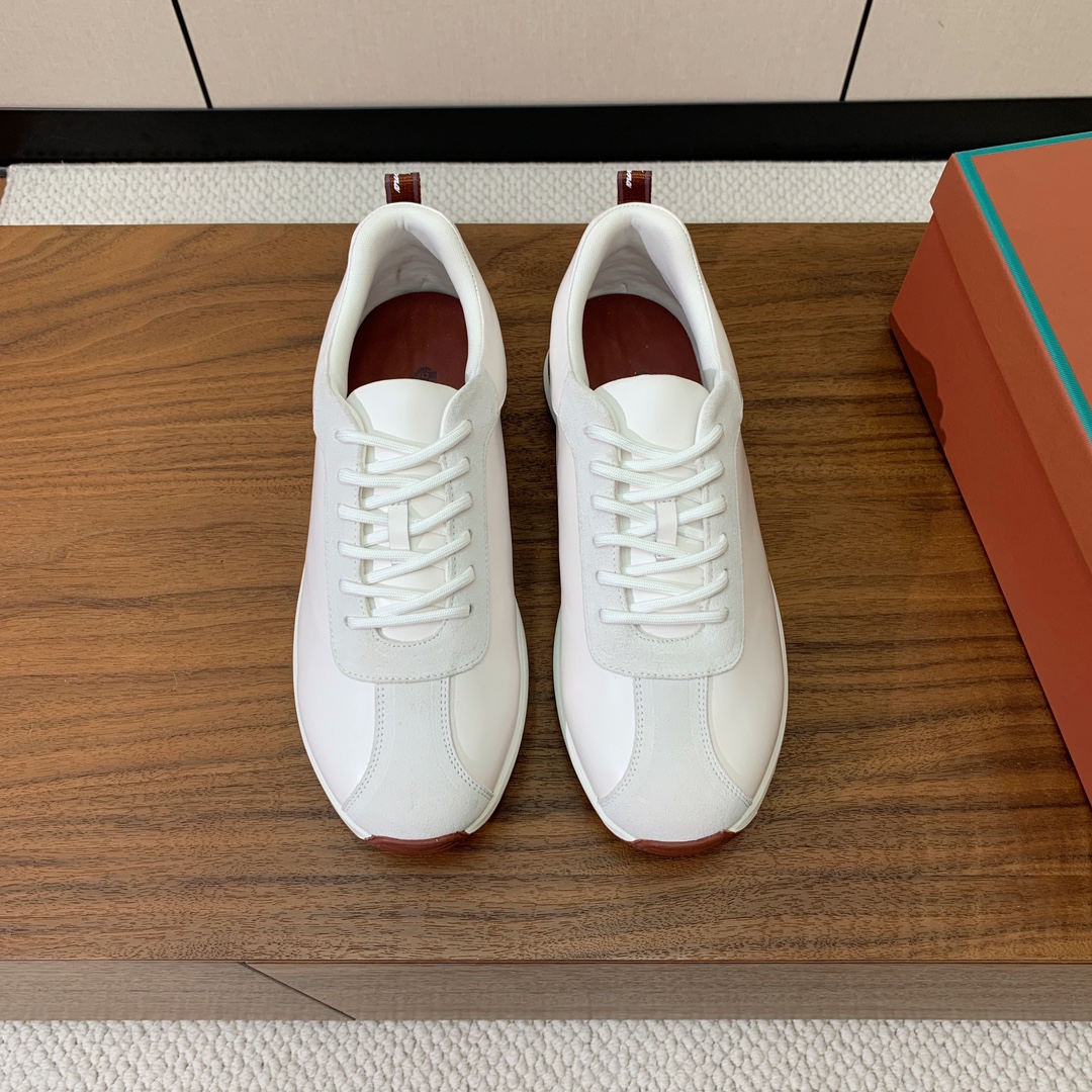 【Loro Piana】情侣款休闲运动鞋。简约时尚，鞋面采用牛反绒拼皮。羊皮垫脚。定制橡胶底。
码数：女