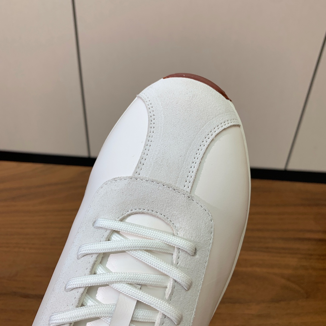 【Loro Piana】情侣款休闲运动鞋。简约时尚，鞋面采用牛反绒拼皮。羊皮垫脚。定制橡胶底。
码数：女