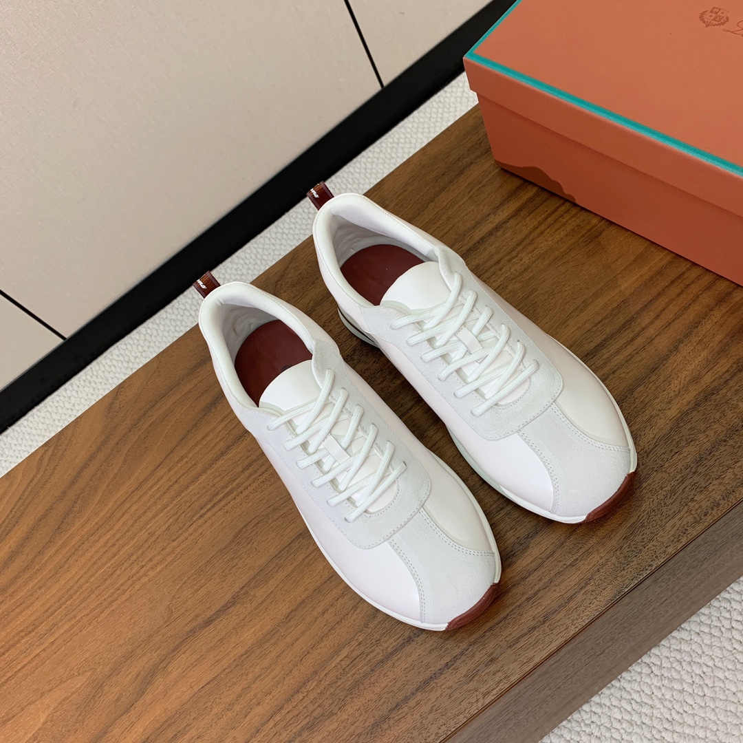 【Loro Piana】情侣款休闲运动鞋。简约时尚，鞋面采用牛反绒拼皮。羊皮垫脚。定制橡胶底。
码数：女