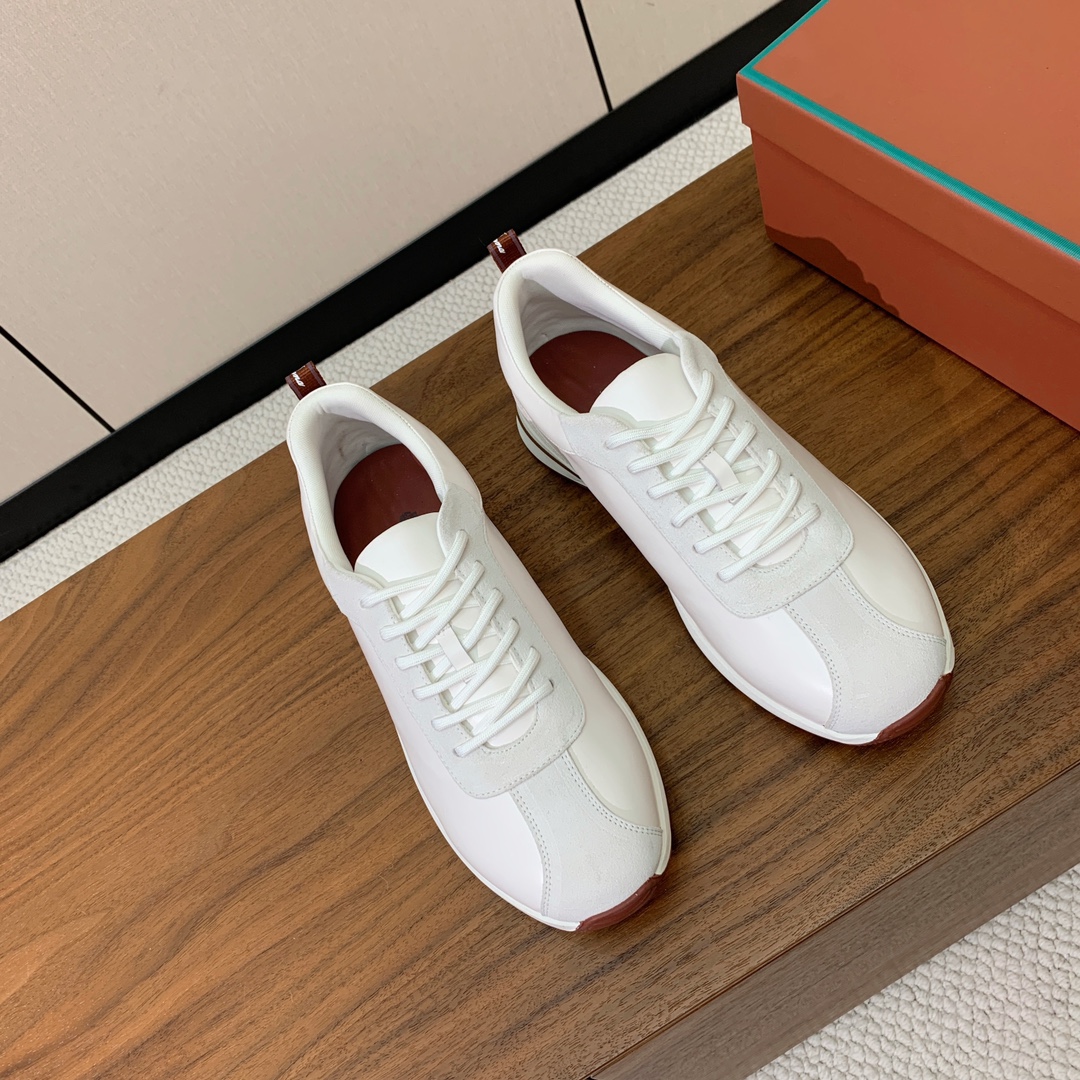 【Loro Piana】情侣款休闲运动鞋。简约时尚，鞋面采用牛反绒拼皮。羊皮垫脚。定制橡胶底。
码数：女