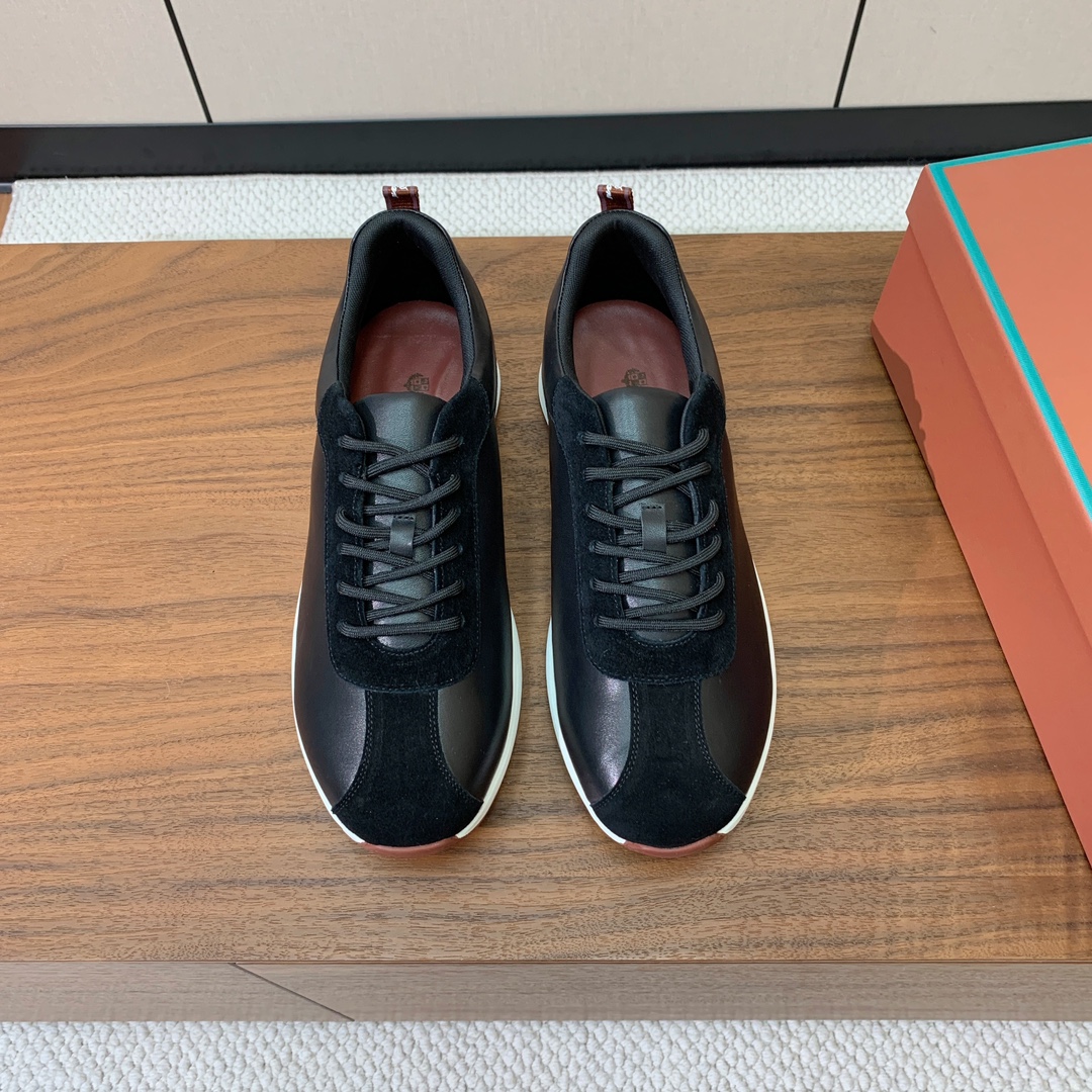 【Loro Piana】情侣款休闲运动鞋。简约时尚，鞋面采用牛反绒拼皮。羊皮垫脚。定制橡胶底。
码数：女